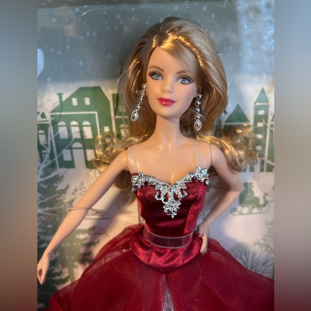 Barbie 2015 Holiday Doll in Elegant Red and Silver Gown - Picture 2 of 5